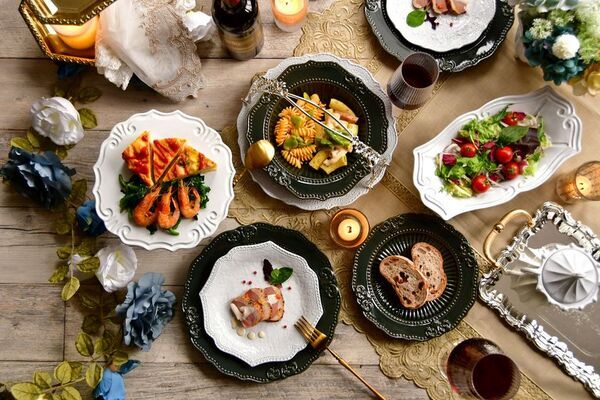 自宅での特別な日のディナーやおもてなしシーンに最適　25SS新作食器のテーブルコーディネートを公開！