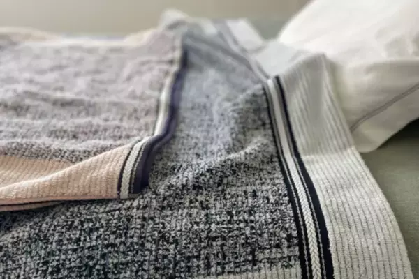 伝統技術が生み出す質感とツイード調の上品な色合いの融合　「ミッシュ 今治ブランケット・タオルケット」を発売！