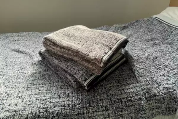 伝統技術が生み出す質感とツイード調の上品な色合いの融合　「ミッシュ 今治ブランケット・タオルケット」を発売！