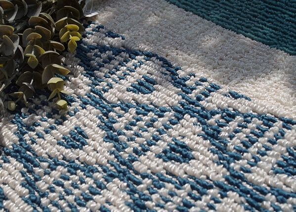 触れるとほんのり“ひんやり”。昨シーズン 完売御礼の北欧柄 冷感ラグ「カプリス」が待望の全サイズ再販売を決定！2025年3月10日(月)より予約販売開始