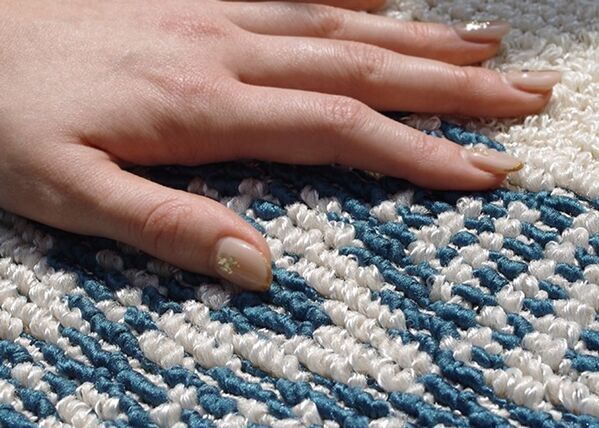 触れるとほんのり“ひんやり”。昨シーズン 完売御礼の北欧柄 冷感ラグ「カプリス」が待望の全サイズ再販売を決定！2025年3月10日(月)より予約販売開始