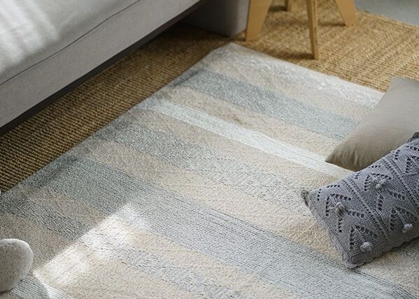触れるとほんのり“ひんやり”。昨シーズン 完売御礼の北欧柄 冷感ラグ「カプリス」が待望の全サイズ再販売を決定！2025年3月10日(月)より予約販売開始
