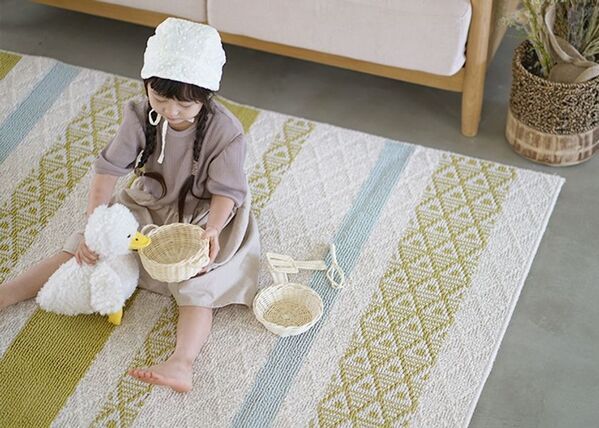 触れるとほんのり“ひんやり”。昨シーズン 完売御礼の北欧柄 冷感ラグ「カプリス」が待望の全サイズ再販売を決定！2025年3月10日(月)より予約販売開始