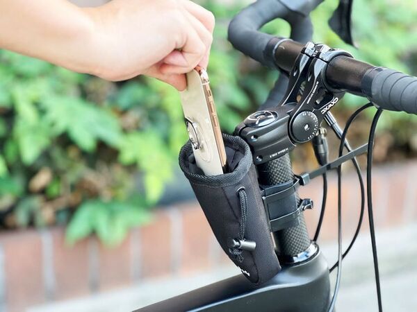 自転車に乗る時もスマホを手軽に手の届く位置に入れられる「B.free 自転車取付け用 スマホ入れ Pocket (ポケット)」を3月10日から発売