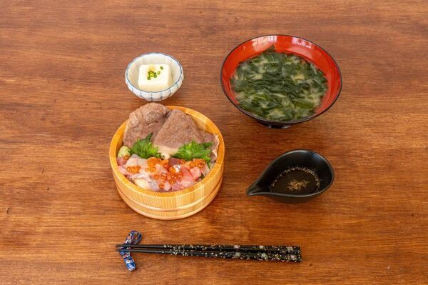 お食事処「濱の四季」、福井の海・山の幸を使用した新メニュー「若狭牛濱丼」「ふくい甘えび丼」を3/8より販売開始