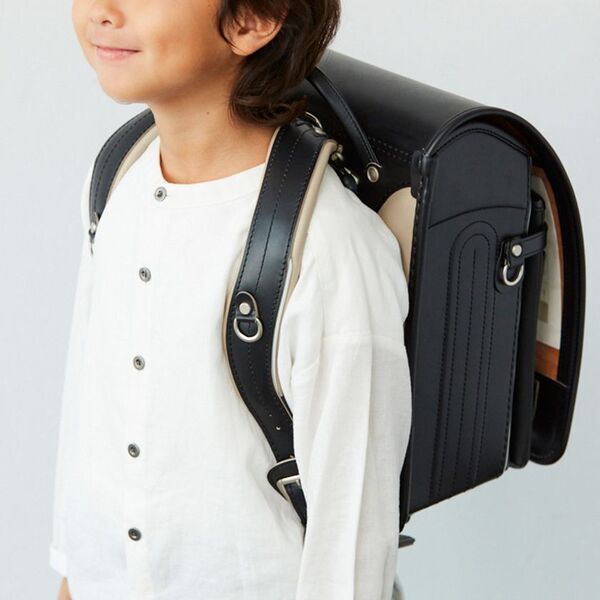 今年で創業90周年。御用達職人が作るオオバランドセルより、2026年度ご入学用ランドセルを発売　軽さ、くすみカラーなどトレンドを意識したニューモデルが登場！