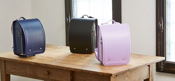 今年で創業90周年。御用達職人が作るオオバランドセルより、2026年度ご入学用ランドセルを発売　軽さ、くすみカラーなどトレンドを意識したニューモデルが登場！