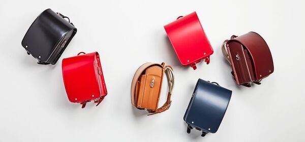 今年で創業90周年。御用達職人が作るオオバランドセルより、2026年度ご入学用ランドセルを発売　軽さ、くすみカラーなどトレンドを意識したニューモデルが登場！