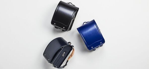 今年で創業90周年。御用達職人が作るオオバランドセルより、2026年度ご入学用ランドセルを発売　軽さ、くすみカラーなどトレンドを意識したニューモデルが登場！