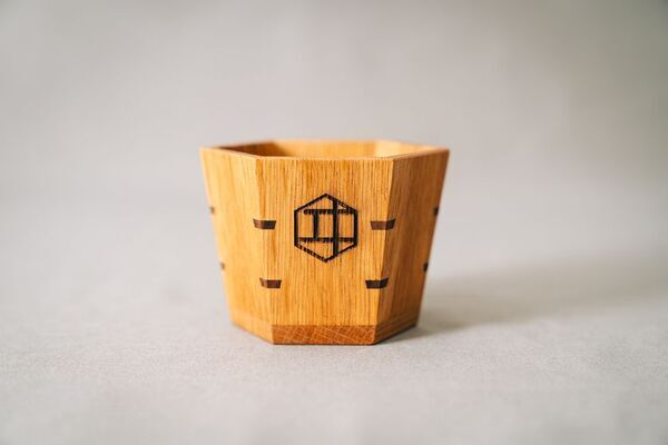 秩父のウイスキー蒸溜所で熟成に使われていた樽を再利用したスモークマスターと六角枡が埼玉県新商品アワード2024で入賞