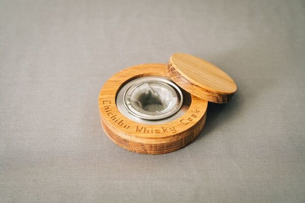 秩父のウイスキー蒸溜所で熟成に使われていた樽を再利用したスモークマスターと六角枡が埼玉県新商品アワード2024で入賞