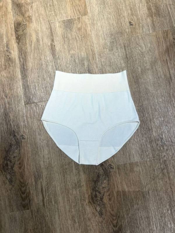 『LOVE GIVES LOVE』×『+FT SUPREME.LA.LA.』夢のコラボが実現　“地球と人に優しい”をテーマにLOVE GIVES LOVE 代表 RIKACOさん監修のコラボ商品が+FT SUPREME.LA.LA.から発売！