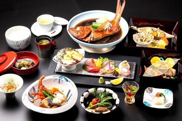 熱川温泉「春色食夜市」開催！湯けむりに彩る台湾提灯や天燈上げ(ランタン飛ばし)　屋台は20店舗以上　-熱川プリンスホテル宿泊者にはクーポンをプレゼント