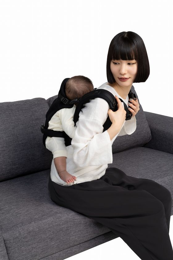 はじめて使うママ・パパでも簡単に装着できる日本製抱っこひも「Pittoresk BABY CARRIER FIRST」　全国のアカチャンホンポで4月25日(金)より販売開始