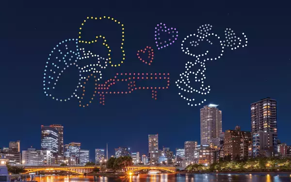 日本初のPEANUTSのドローンショーが8日連続開催！コミック誕生75周年記念にスヌーピーが大阪の夜を彩る