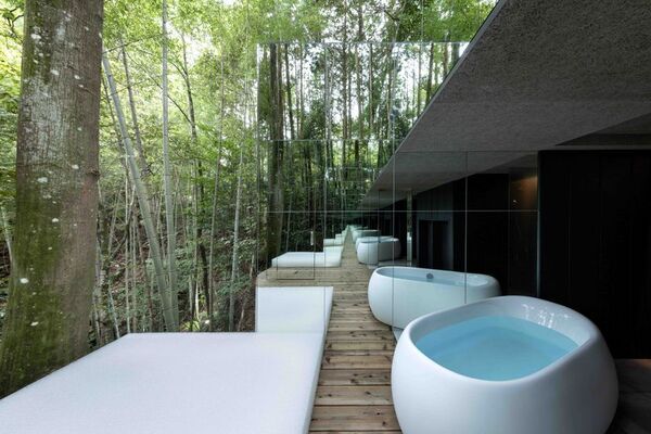 佐賀県武雄市にある「奥武雄温泉 風の森」に新しく宿泊者専用のプライベートサウナ「カガミノサウナ」を新設　～360度に広がる森の絶景で至福のひとときを～