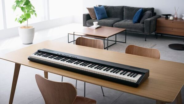 本格的なピアノ・サウンド、スリムなデザインで気軽に楽しめる88鍵キーボードを発売