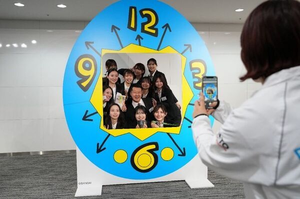 バンダイナムコグループ、新入社員を“「一番くじ」”で祝福　入社式でペリペリ＆ドキドキさせるサプライズ企画を実施