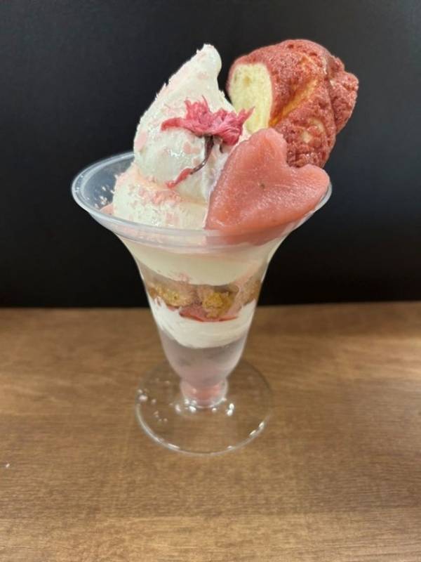 ＜茨城＞道の駅常総「食」から春の訪れを味わう！販売個数世界一のメロンパンに新作「ぼくのさくら餅メロンパン」が3月24日(月)より限定販売スタート！