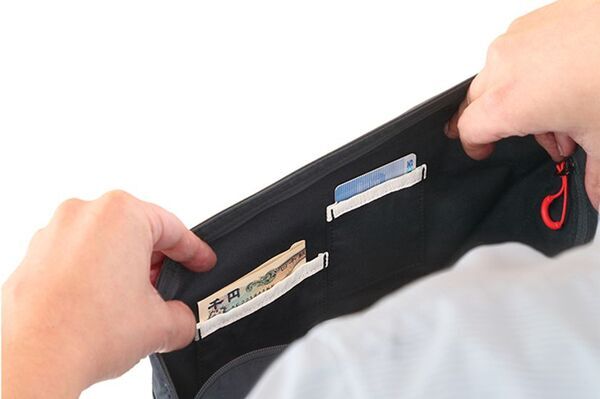 快適なライフスタイルを提案する“abrAsus”から洋服のように着る「お財布ショルダー」が4月2日発売