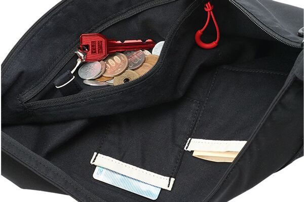 快適なライフスタイルを提案する“abrAsus”から洋服のように着る「お財布ショルダー」が4月2日発売