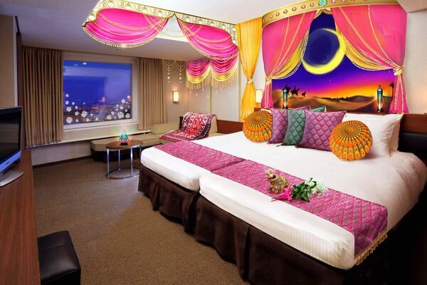 東京ベイ舞浜ホテル、アラビアンな雰囲気漂う宮殿の一室「アラビアン・ミラージュルーム」宿泊プランを期間限定で販売