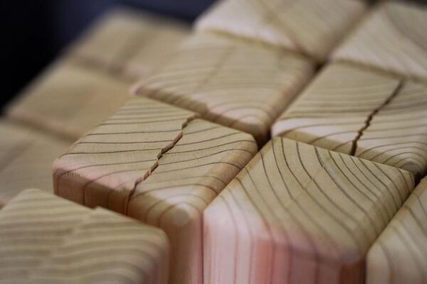 橋本市の子供たちへ職人手作りの「木のおもちゃ」をプレゼント！～橋本市独自の遊んで学べる、知育玩具の配付を開始しました～