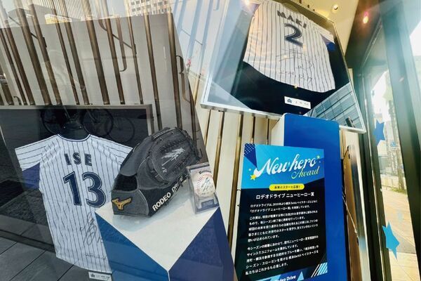 「ロデオドライブ横浜関内店」は5月6日(火・祝)まで期間限定で横浜DeNAベイスターズ応援特設ウィンドウラッピング公開！