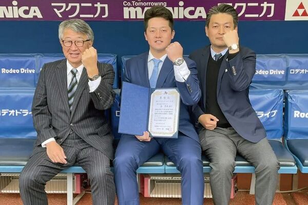 「ロデオドライブ横浜関内店」は5月6日(火・祝)まで期間限定で横浜DeNAベイスターズ応援特設ウィンドウラッピング公開！