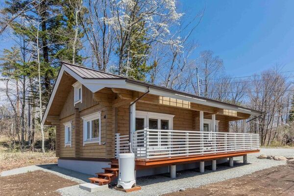 八ヶ岳の麓にワンコと泊まれるログハウス型貸別荘「Fils Cottage Yatsugatake」が5月23日グランドオープン