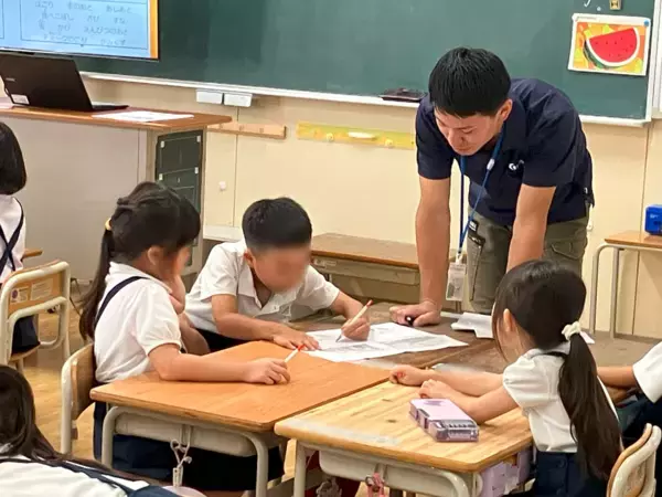 掃除の大切さを伝え、実践する――「清掃のプロ」が小学校で出前授業