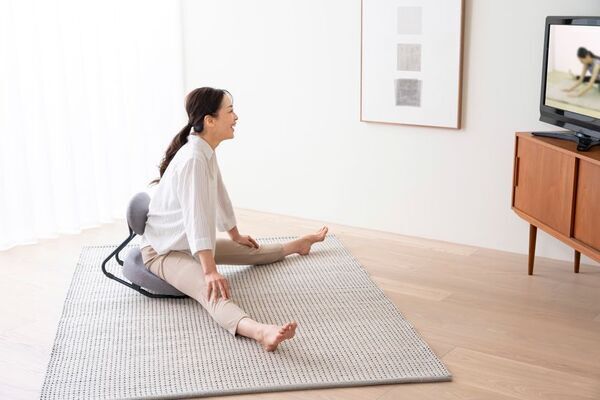 開脚ストレッチ革命！2人の専門家が監修した「開脚チェア」誕生