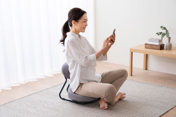 開脚ストレッチ革命！2人の専門家が監修した「開脚チェア」誕生