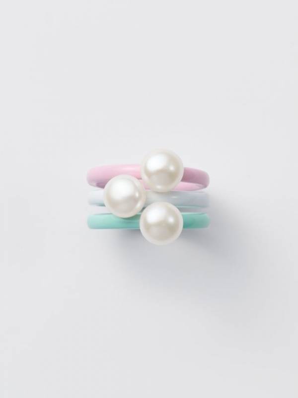 ジュエリーブランドLAMBDA(ラムダ)よりペールトーンカラーの新作リングとピアス、“GENTLE GLOW”が登場