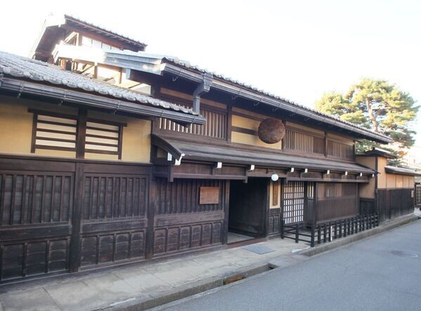 岐阜県高山市の国指定重要文化財「吉島家住宅」にて4月12日(土)～6月1日(日)に篠田桃紅展を開催