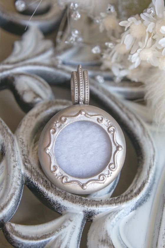 宝石を自由に着せ替え。あなただけの想いを込めて。　「肉球Medeoペンダント」2025年3月24日(月)より限定販売中