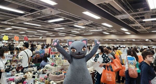 猫好きさんの祭典『にゃんだらけ18』が4/12、13に開催！270以上の出展ブースや、シニア猫のよりよい生活を考えるトークショー、猫ネタお笑いライブなど、“猫愛”満載の2日間！