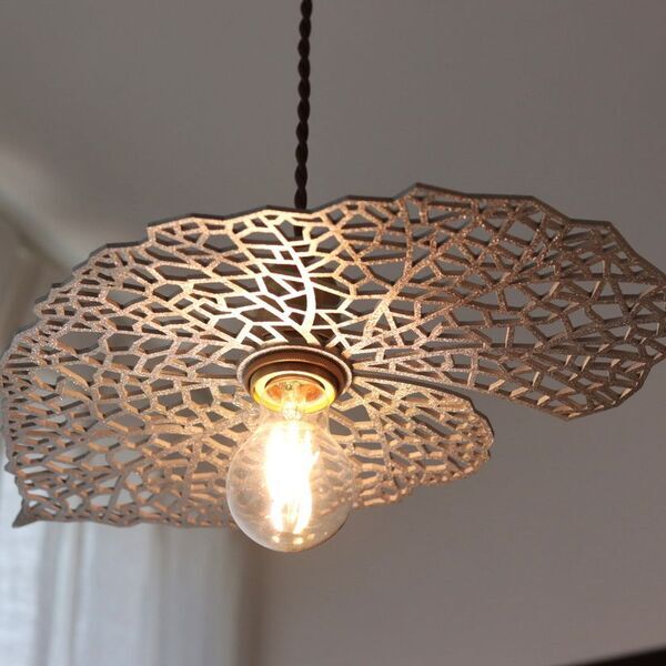 人肌で自在に変形する錫を使用したオリジナル照明が神戸元町「ジーフラット インテリアショップ」より登場！