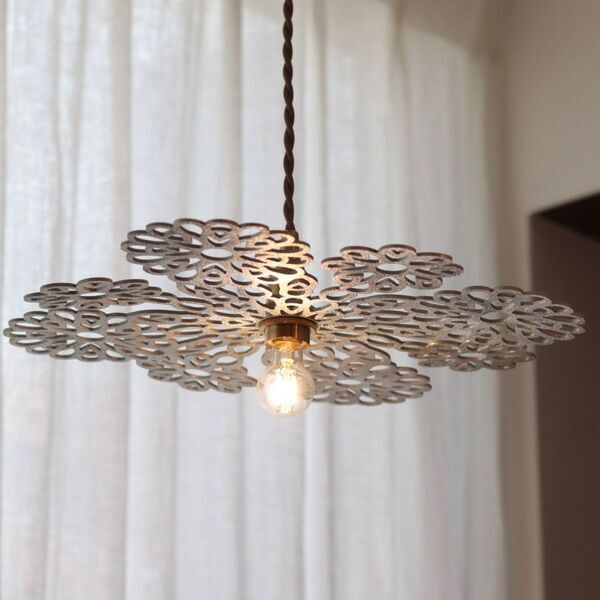 人肌で自在に変形する錫を使用したオリジナル照明が神戸元町「ジーフラット インテリアショップ」より登場！