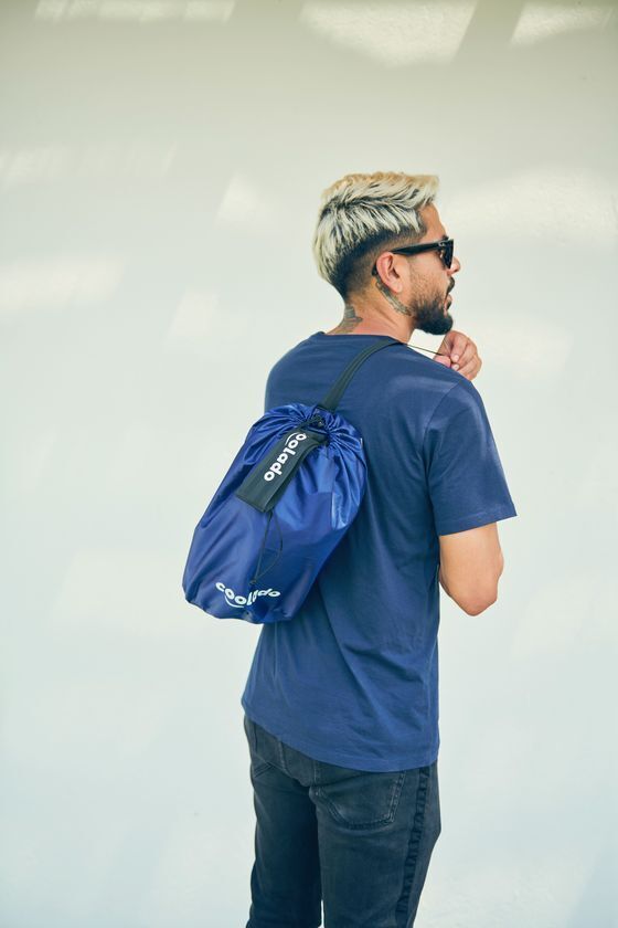 一瞬で贅沢空間！オランダ発の持ち運べる夢のソファ「LayTube」が日本上陸、Makuakeで限定先行発売スタート！