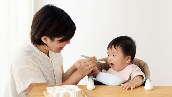 赤ちゃんの食べやすさ ママ・パパの使いやすさにこだわった「こだわりフィーディングスプーン」4月10日新発売！