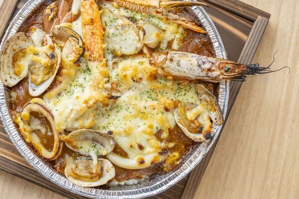 ＜漁港の駅TOTOCO小田原＞鮮魚コーナーを大幅リニューアル！市場から届く海の幸でつくるカレー専門店「小田原漁港カレー」もオープン