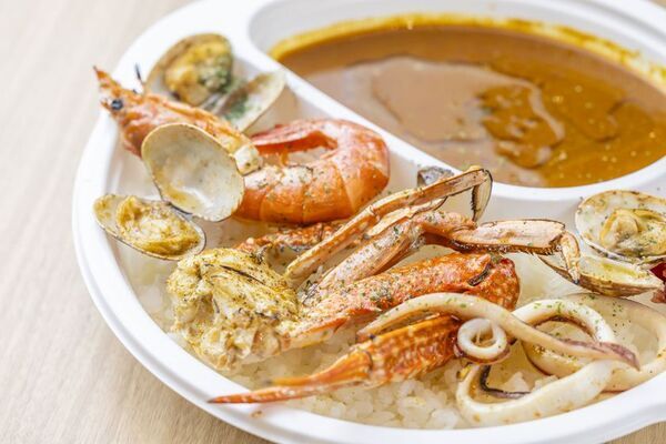 ＜漁港の駅TOTOCO小田原＞鮮魚コーナーを大幅リニューアル！市場から届く海の幸でつくるカレー専門店「小田原漁港カレー」もオープン