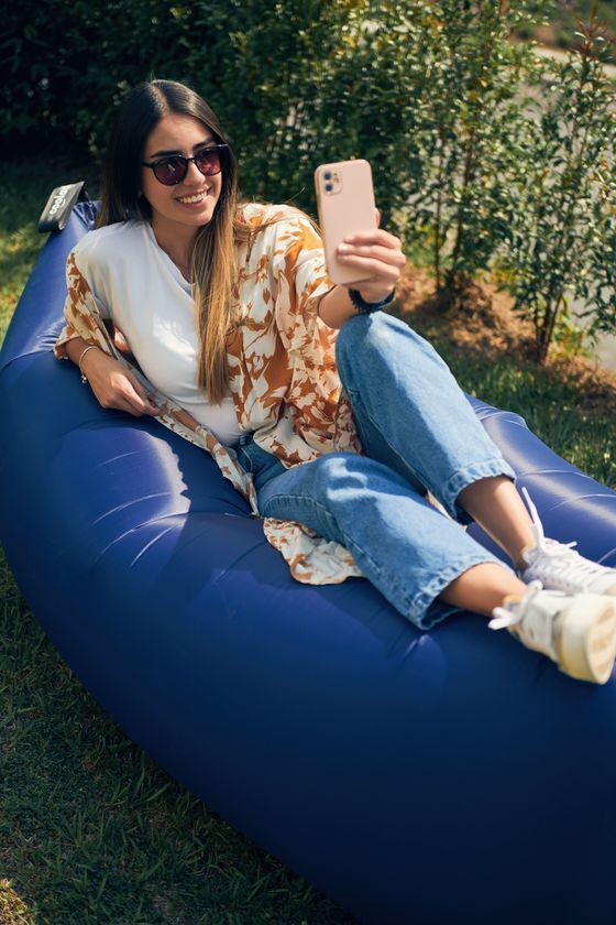 革新的エアソファ「LayTube」が日本で急速に人気拡大！Makuakeのプロジェクト開始後1週間で50名以上の支援者を獲得　プロジェクトは絶賛進行中