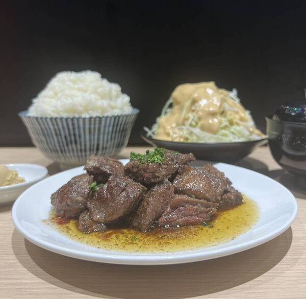 原宿の行列ステーキ、ついに新潟上陸！ガーリックと肉の魔法「ステーキてっぺい」新潟伊勢丹７階レストランフロアに 4 月 22 日オープン！