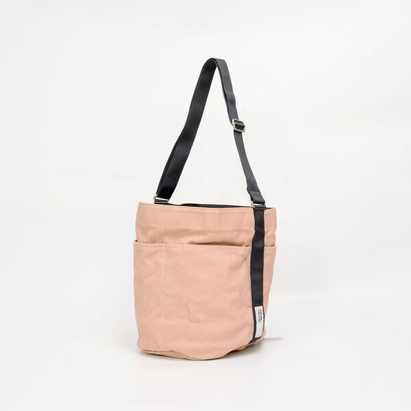 【期間限定】10年ぶりに復刻！幻の「ピンクベージュ」が恵文社に帰ってくる。WONDER BAGGAGEポップアップ開催