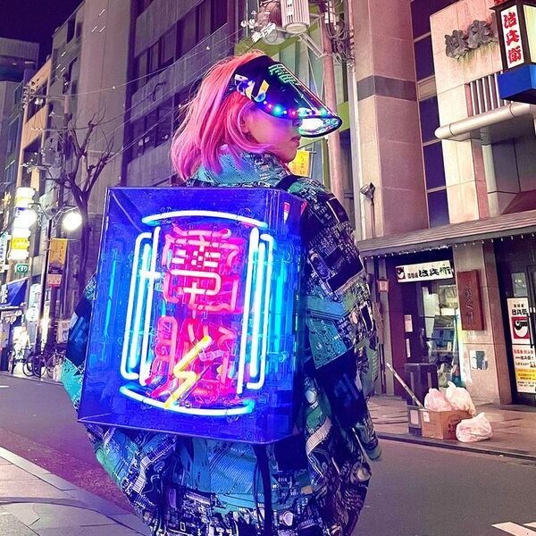 マルハン東日本「ヲトナ基地プロジェクト」　第3弾イベント　巨大な脳みそから供給される脳汁ドリンクで「脳汁、満タン」に！“イキすぎた光と狂気の脳汁チャージスポット”『脳汁スタンド』開催