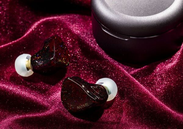 NUARLのハイエンド完全ワイヤレスイヤホン「Inovator」に新色「Burgundy Red」が追加発売