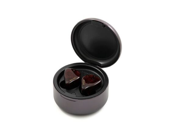 NUARLのハイエンド完全ワイヤレスイヤホン「Inovator」に新色「Burgundy Red」が追加発売