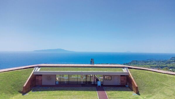 伊東市は4月12日(土)～4月30日(水)まで小室山公園つつじ観賞会を開催中